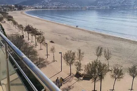 Fantastico En Primera Linea De Mar Roses